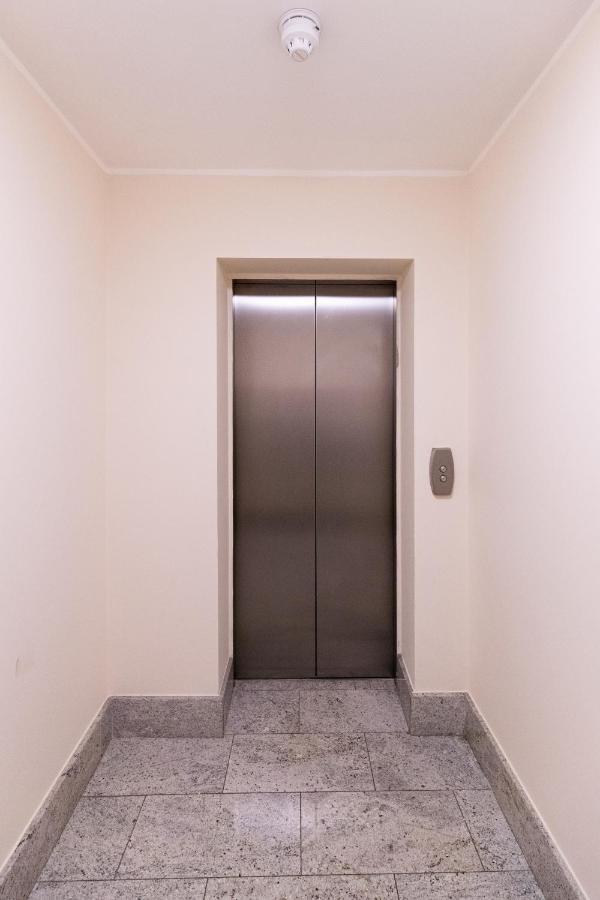 Velvet 2-Bedroom Apartment, Clockhouse, הודסדון מראה חיצוני תמונה